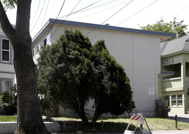 1632 Woolsey St in Berkeley, CA - Foto de edificio - Building Photo