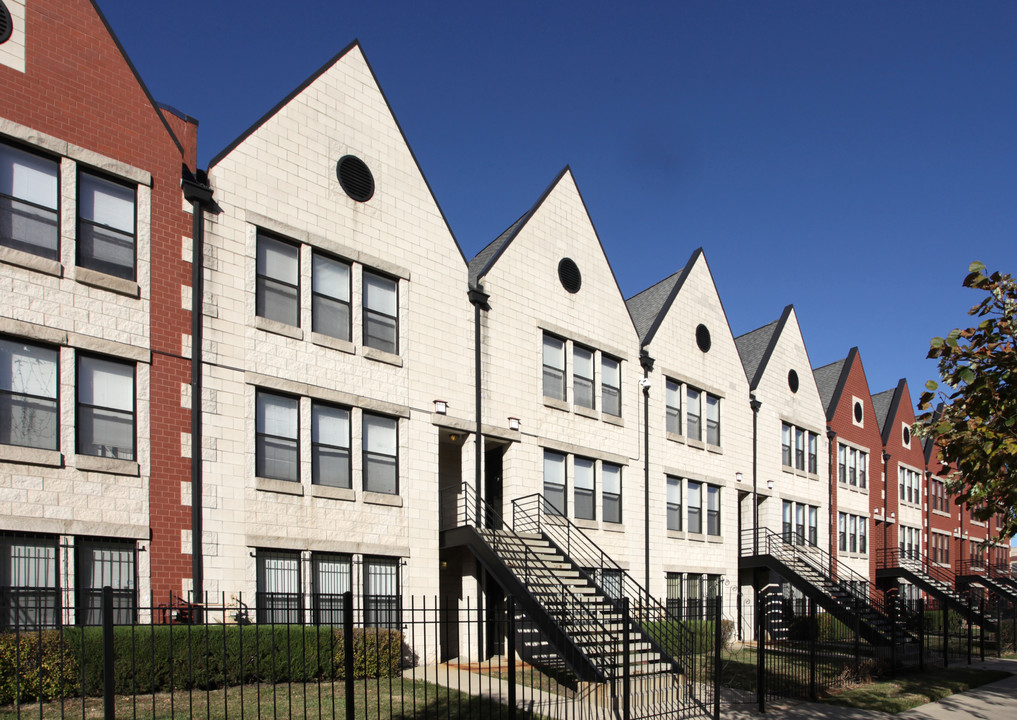 730-734 E Bowen Ave in Chicago, IL - Building Photo