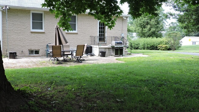 4557 Grandview Ave in Bensalem, PA - Building Photo - Building Photo