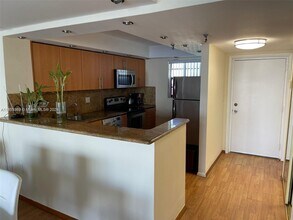 17900 N Bay Rd in Sunny Isles Beach, FL - Building Photo - Building Photo