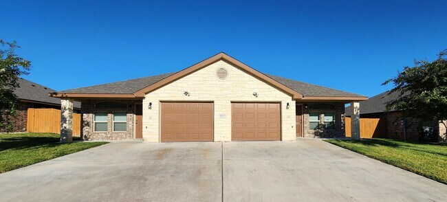 5807 Luminous Ln