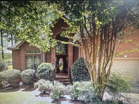 110 Wimbledon Ct in Greenwood, SC - Building Photo