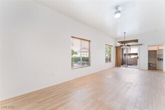 3455 Cactus Shadow St in Las Vegas, NV - Foto de edificio - Building Photo