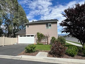 664 Craig Ave in Wenatchee, WA - Foto de edificio - Building Photo