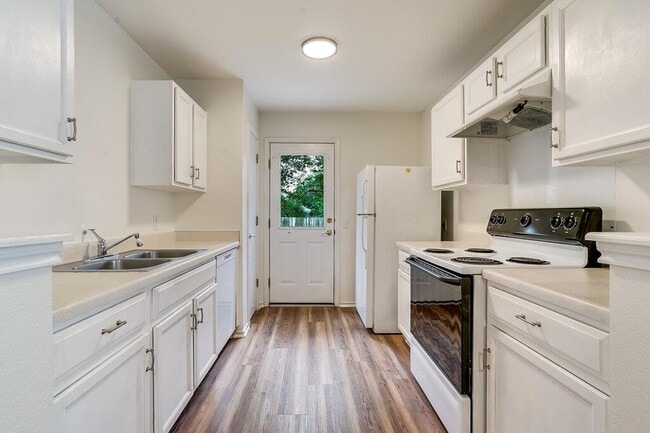 1505 Strickland Dr in Austin, TX - Building Photo - Building Photo