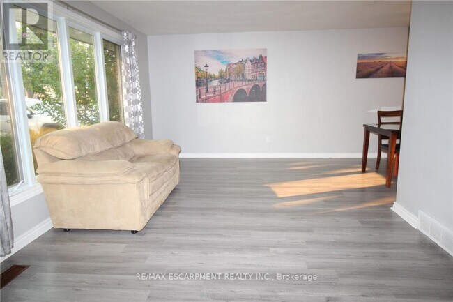 4 Purnell Dr in Hamilton, ON - Building Photo - Building Photo