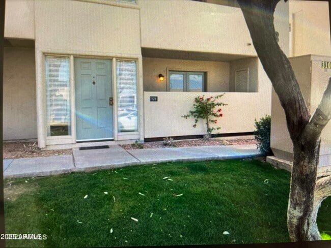 property at 1820 E Morten Ave