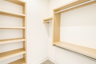 5140-5142 S Chase Cir in Wichita, KS - Building Photo - Building Photo