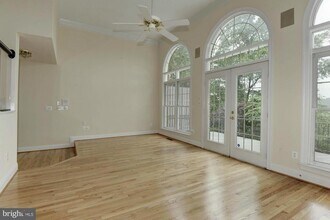 2217 N Oak Ct in Arlington, VA - Building Photo - Building Photo