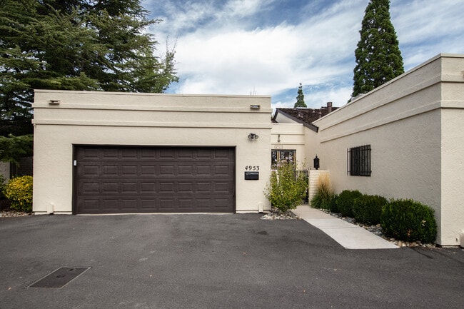property at 4953 Lakeridge Terrace W