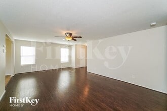 9334 Maple Silver in San Antonio, TX - Building Photo - Building Photo