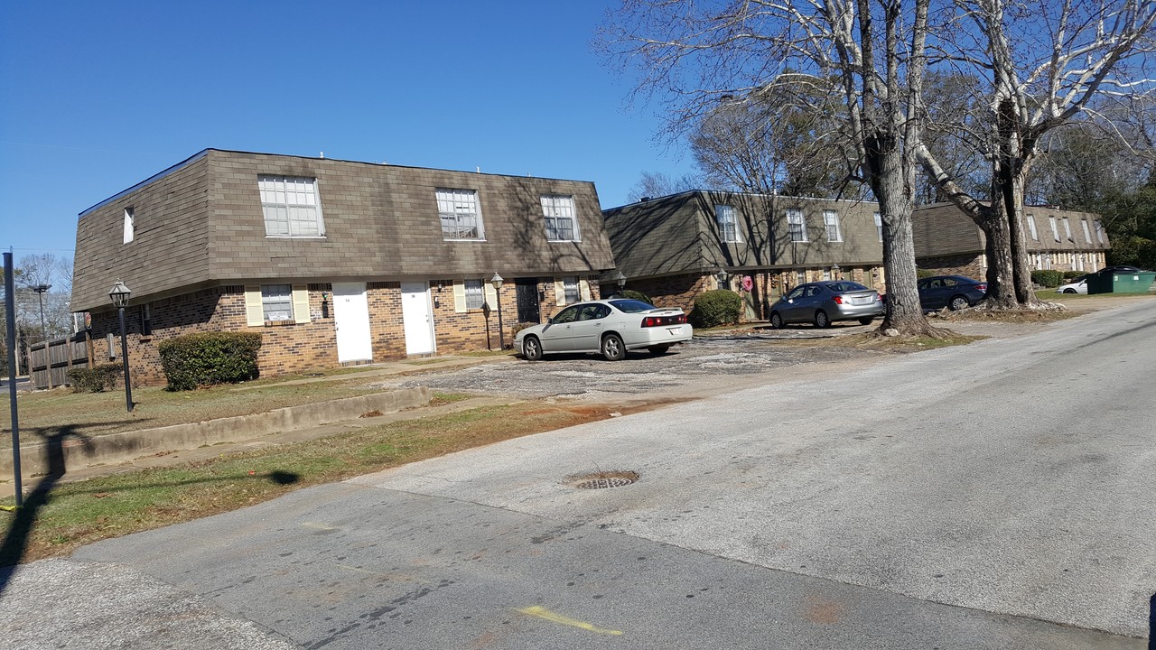 101 E Church St in Tuskegee, AL - Building Photo