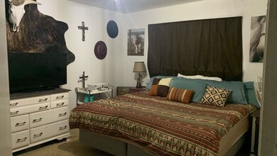 AUGUST PRE-LEASE!!  Adorable 2 Bedroom 1.5 in College Station, TX - Building Photo - Building Photo