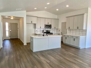 13013 W 1st Ave in Airway Heights, WA - Building Photo - Building Photo