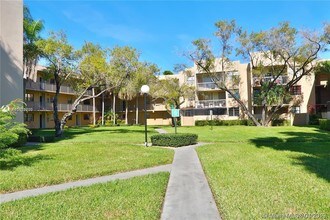 10425 SW 112th Ave-Unit -227 in Miami, FL - Foto de edificio - Building Photo