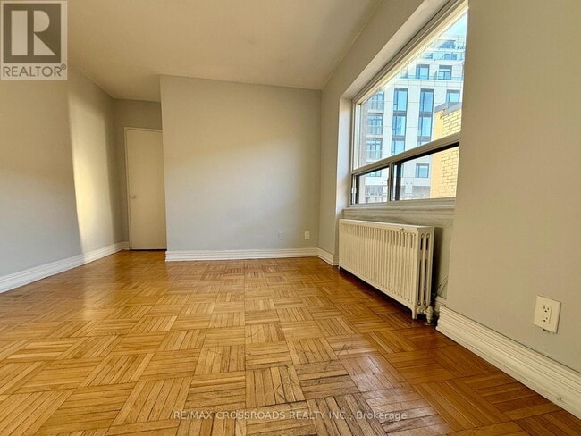 2770 Yonge St in Toronto, ON - Building Photo - Building Photo