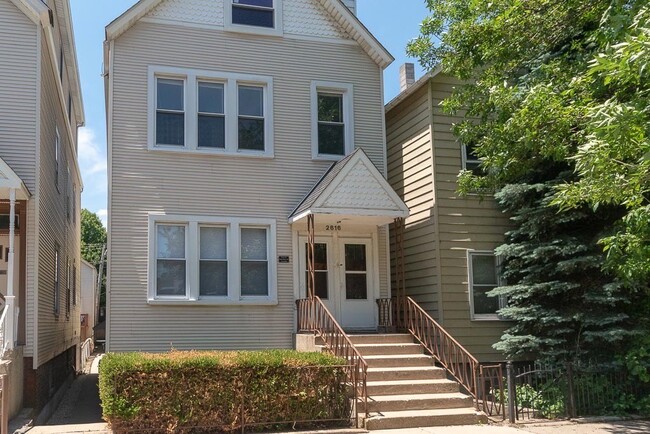 2616 N Marshfield Ave, Unit G00C