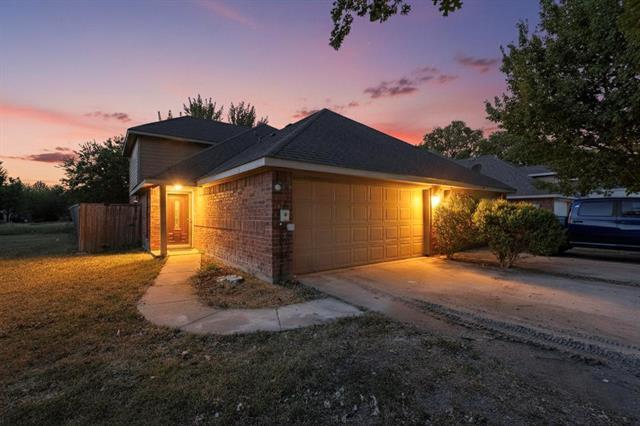 2760 Pike Dr in Lancaster, TX - Building Photo