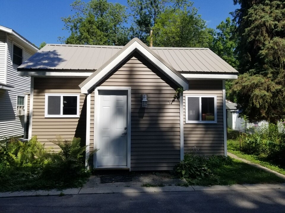 1008 S Hansing St in Syracuse, IN - Building Photo