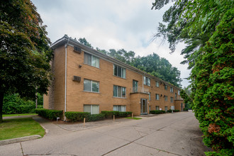 Lakeshore Pointe Apartments in New Baltimore, MI - Building Photo - Building Photo