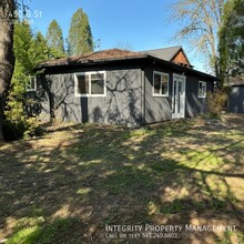 450 G St in Jacksonville, OR - Foto de edificio - Building Photo