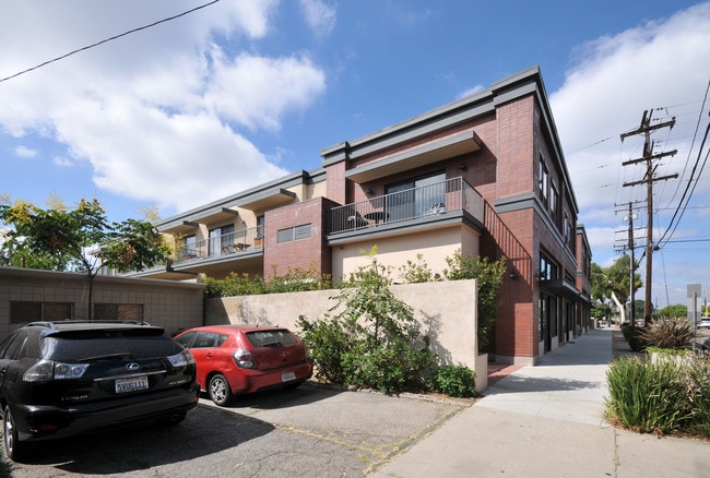 909 El Centro St