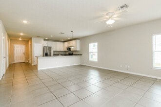 670 Basingstoke Ct in Poinciana, FL - Building Photo - Building Photo