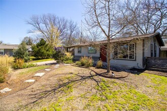 3005 Birdwood Cir in Austin, TX - Building Photo - Building Photo