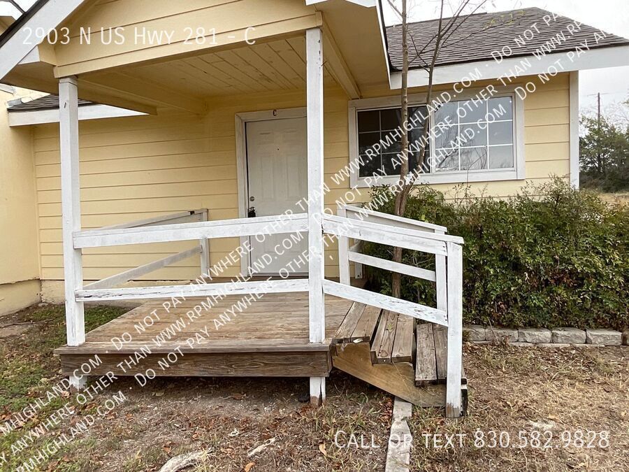 2903 N U.S. Hwy 281-Unit -C in Burnet, TX - Foto de edificio