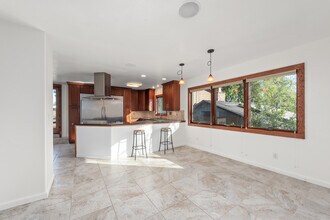 570 Okeefe St in Menlo Park, CA - Building Photo - Building Photo