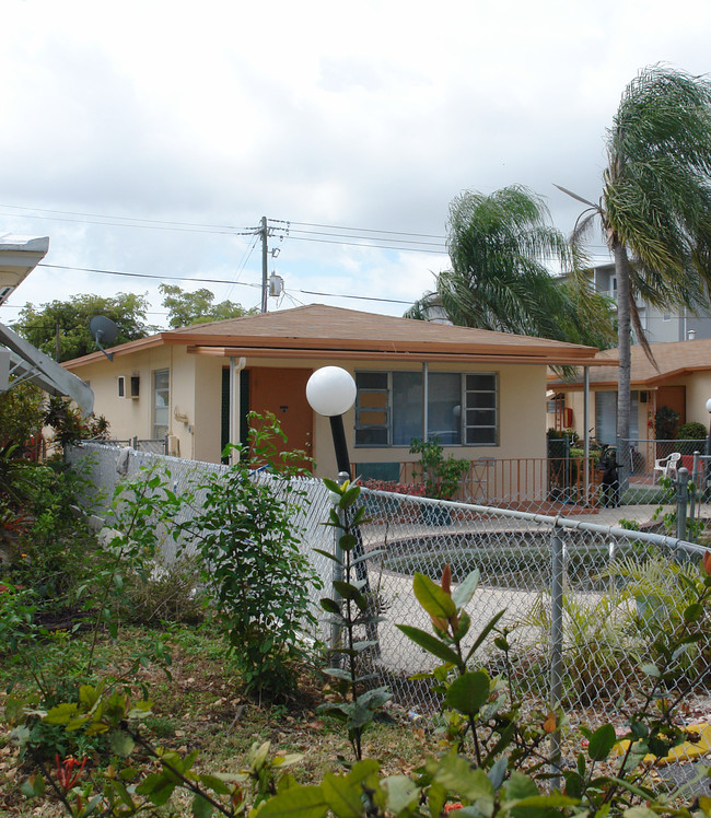 1842 Rodman St in Hollywood, FL - Foto de edificio - Building Photo