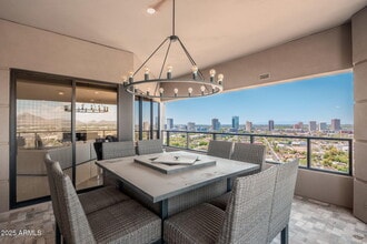 1040 E Osborn Rd in Phoenix, AZ - Building Photo - Building Photo