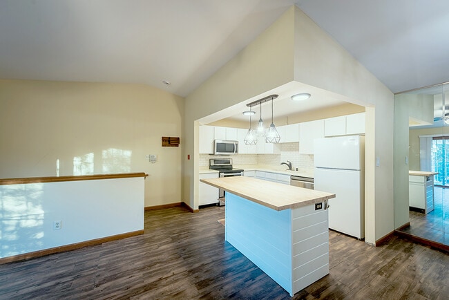 6920 Mariner Dr in Mount Pleasant, WI - Foto de edificio - Building Photo