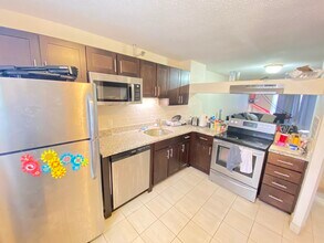 148 N Beacon St, Unit A2 in Boston, MA - Foto de edificio - Building Photo