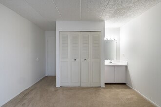 Riverside Village Apartments in Clinton Township, MI - Foto de edificio - Interior Photo