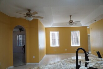 2295 Weathered Wood Dr in Leesburg, FL - Foto de edificio - Building Photo