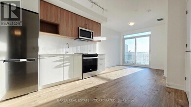 500 Plains Rd E in Burlington, ON - Building Photo - Building Photo