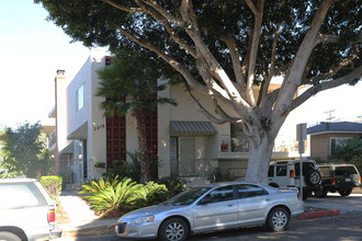 2319 Oak St in Santa Monica, CA - Foto de edificio - Building Photo