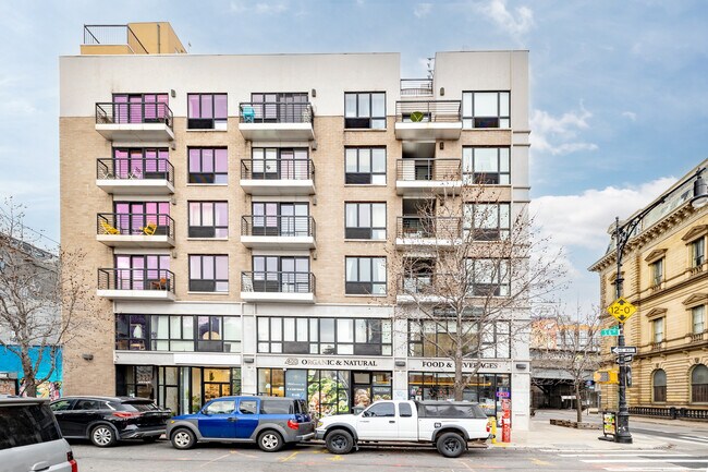 400 Bedford Ave in Brooklyn, NY - Building Photo - Building Photo