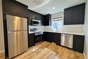 8045 Cedric Mah Rd in Edmonton, AB - Building Photo