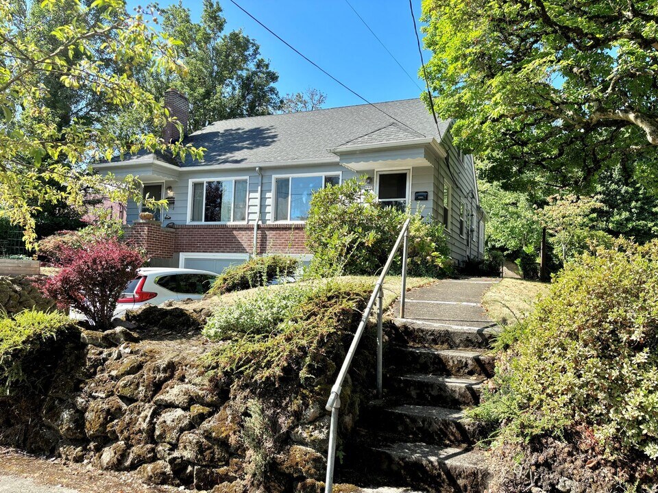 6905-6907-6907 SE 17th Ave in Portland, OR - Building Photo