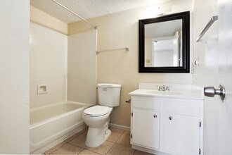 671 Central Ave-Unit -104 in Jefferson, LA - Building Photo - Building Photo