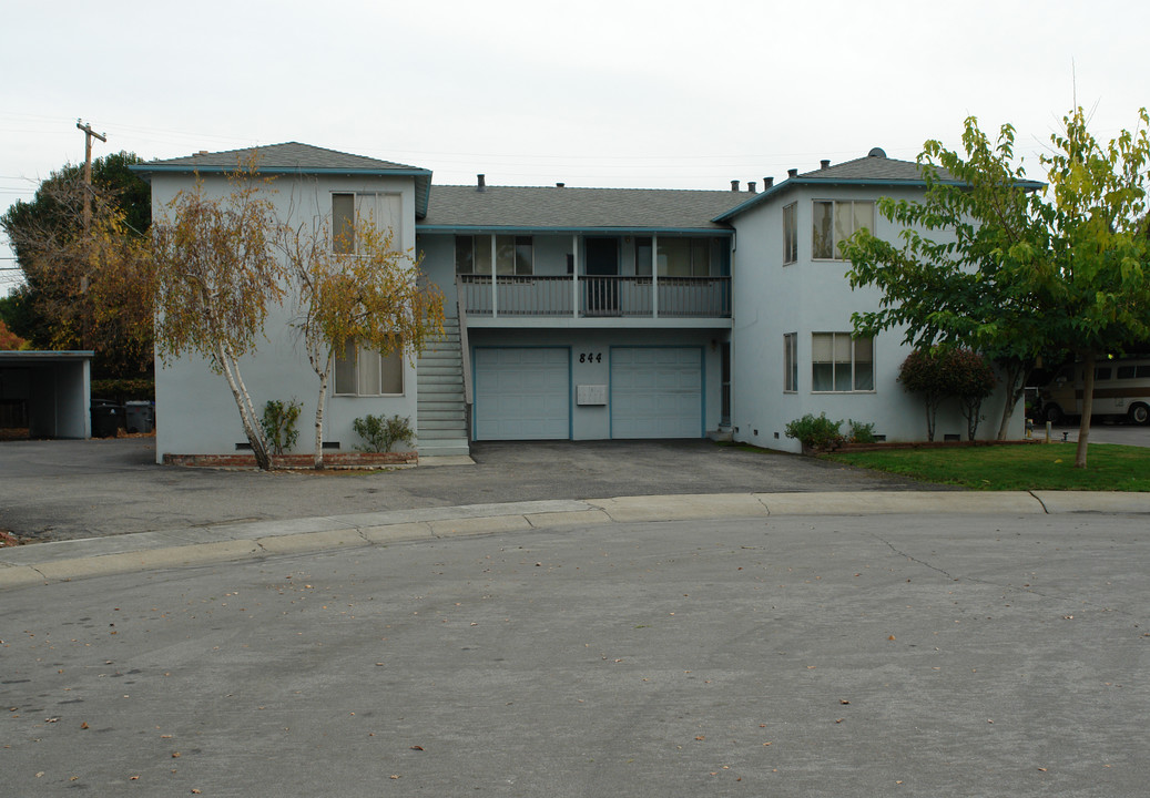 844 Park Dr in Mountain View, CA - Foto de edificio