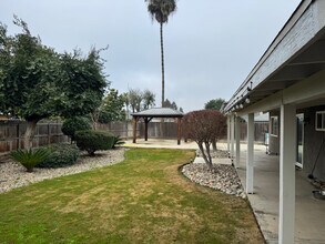 2804 Sandlewood Dr in Madera, CA - Foto de edificio - Building Photo