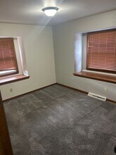 717 Fairwood Dr in Neenah, WI - Building Photo - Building Photo