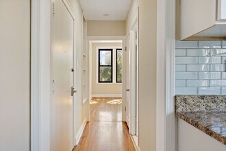 2242 N Western Ave in Chicago, IL - Building Photo - Building Photo