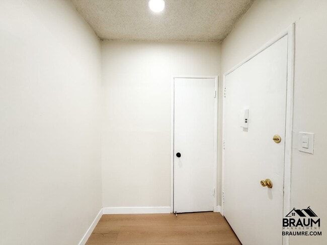 13129 Oxnard St in Los Angeles, CA - Building Photo - Building Photo
