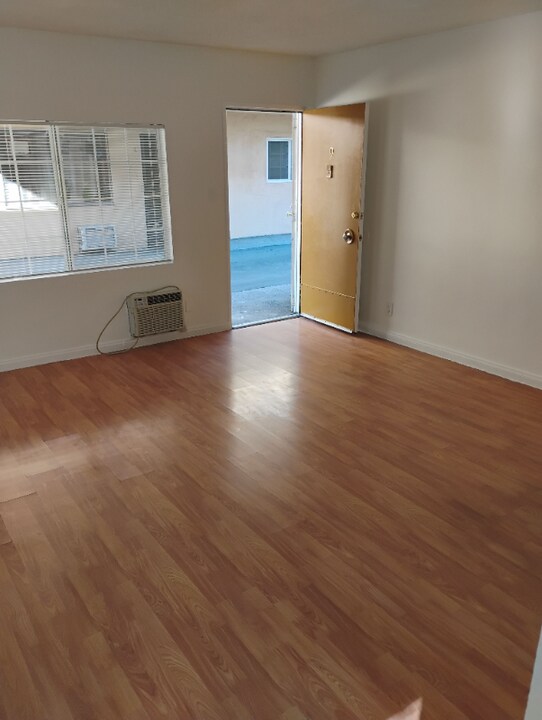 14129 Vanowen St in Los Angeles, CA - Foto de edificio