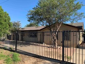 1718 Willow St in Laredo, TX - Building Photo