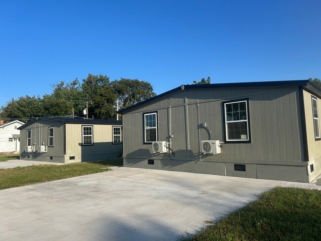 305 W Broadway Ave in Ponca City, OK - Foto de edificio - Building Photo